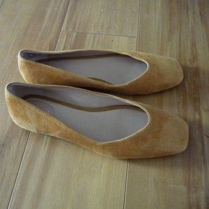 FRANCO SARTO TRENDY ASTORA GENUINE  SUEDE METAL ACCENT  BALET FLATS NEW DISPLAY…